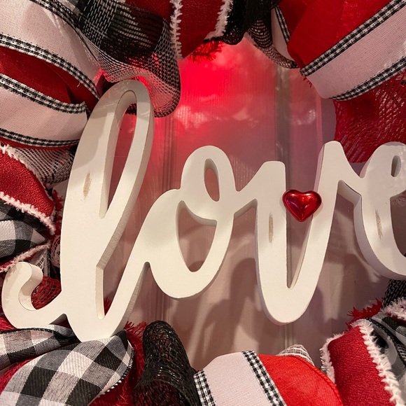 Valentine’s Day “LOVE” wreath - Valentine’s Day Decor. Valentines Day - Picture 2 of 7